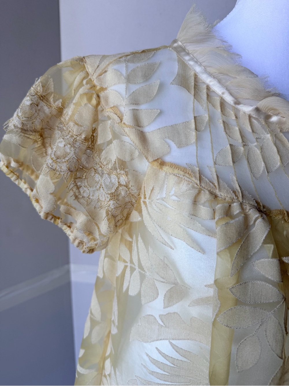 Anna Sui Sheer Lace-Trim Yellow Floral Short-Sleeve Blouse - Picture 3 of 8